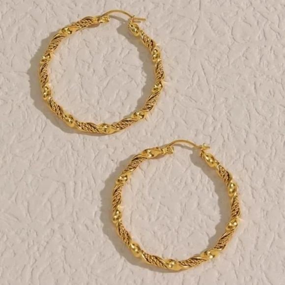 NEW 18K GOLD CUTE TWISTED WAVE HOOP EARRINGS, NICE EARRINGS, CUTE EARRINGS - Picture 3 of 6